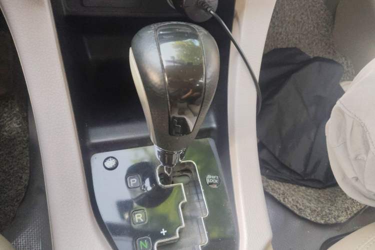 Used Soueast V6 Lingshi 2013 1.5L CVT Luxury Edition Gear Lever