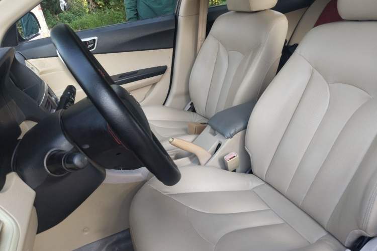Used Soueast V6 Lingshi 2013 1.5L CVT Luxury Edition Left Front Seat
