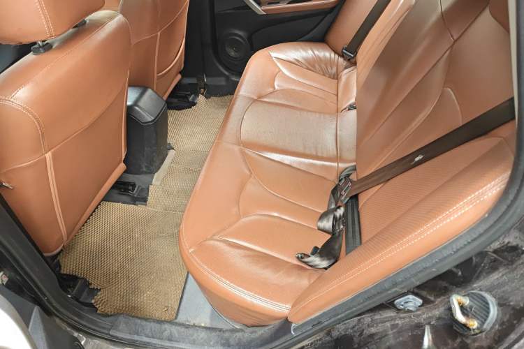 Used Soueast V6 Lingshi 2013 1.5L Manual - Women's Edition Left Rear Seat