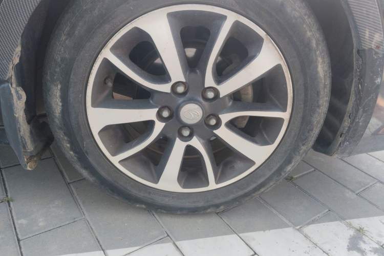 Used Soueast V6 Lingshi 2013 1.5L CVT Luxury Edition Right Front Wheel Hub