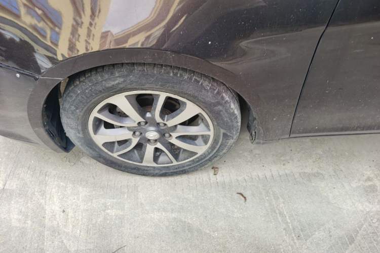Used Soueast V6 Lingshi 2013 1.5L CVT Luxury Edition Right Front Wheel Hub