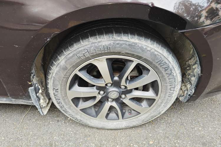 Used Soueast V6 Lingshi 2013 1.5L Manual - Women's Edition Right Front Wheel Hub