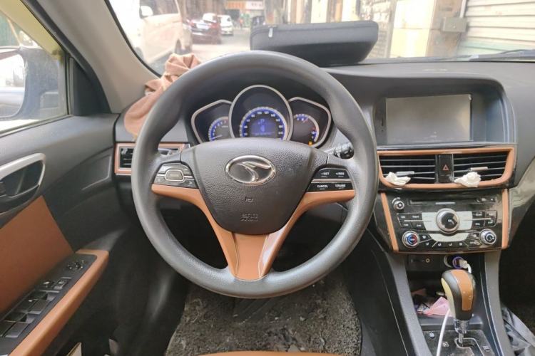 Used Soueast V6 Lingshi 2013 1.5L CVT Luxury Edition Steering Wheel