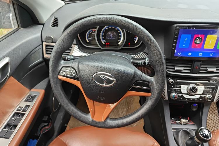 Used Soueast V6 Lingshi 2013 1.5L Manual - Women's Edition Steering Wheel