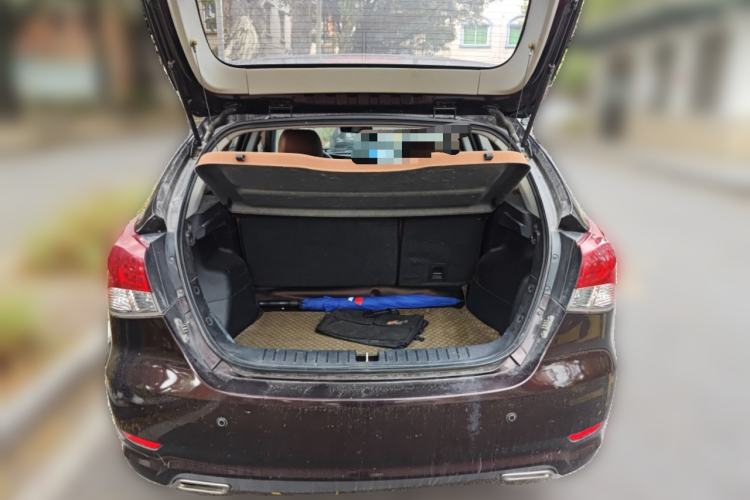 Used Soueast V6 Lingshi 2013 1.5L Manual - Women's Edition Trunk