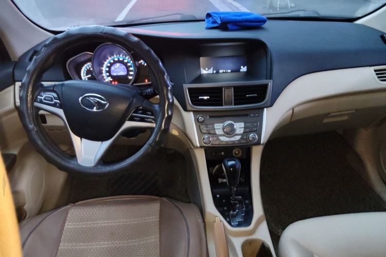 Used Soueast V6 Lingshi 2013 1.5L CVT Luxury Edition Center Console