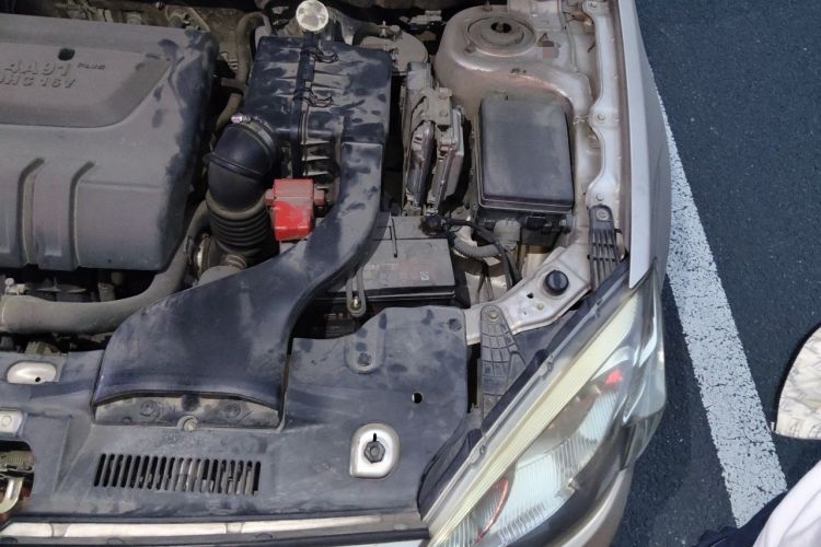 Used Soueast V6 Lingshi 2013 1.5L CVT Luxury Edition Engine Bay Left