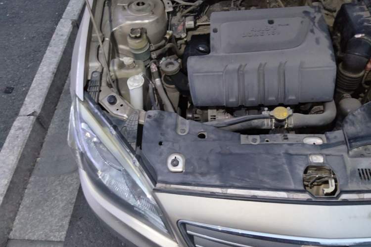 Used Soueast V6 Lingshi 2013 1.5L CVT Luxury Edition Engine Bay Right