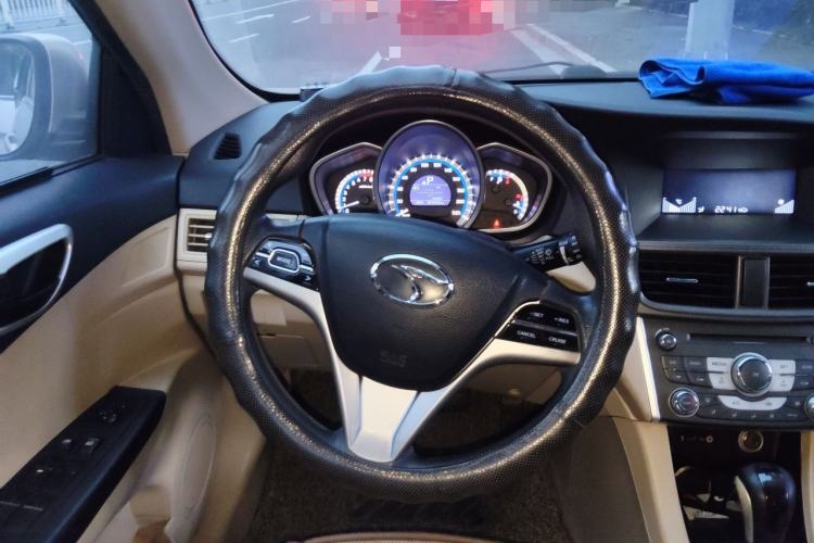 Used Soueast V6 Lingshi 2013 1.5L CVT Luxury Edition Steering Wheel