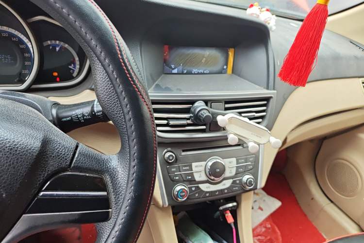 Used Soueast V6 Lingshi 2013 1.5L Manual Comfort Edition Audio And AC Panel