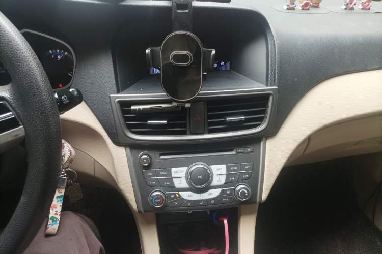 Used Soueast V6 Lingshi 2013 1.5L Manual Comfort Edition Audio And AC Panel