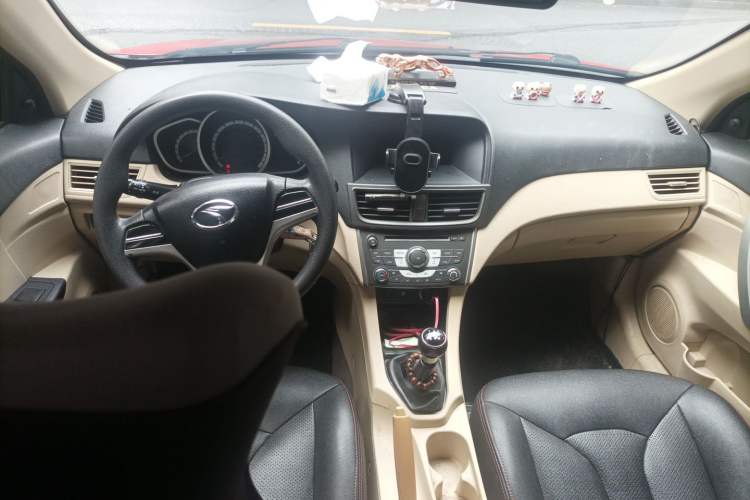 Used Soueast V6 Lingshi 2013 1.5L Manual Comfort Edition Center Console