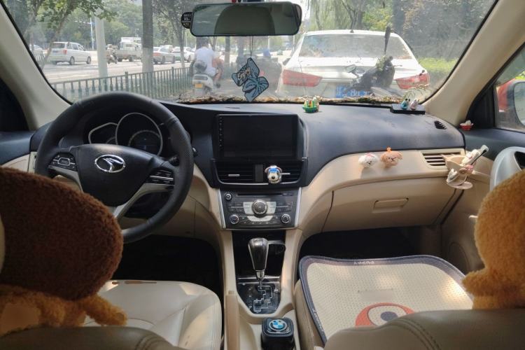 Used Soueast V6 Lingshi 2013 1.5L CVT Luxury Edition Center Console