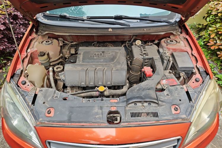 Used Soueast V6 Lingshi 2013 1.5L CVT Elite Edition Engine Bay