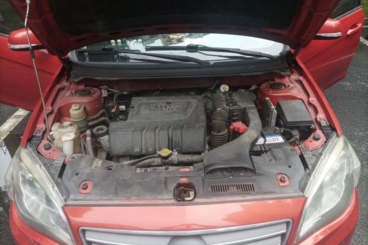 Used Soueast V6 Lingshi 2013 1.5L Manual Comfort Edition Engine Bay