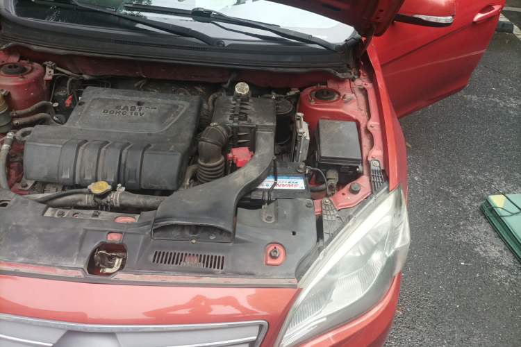 Used Soueast V6 Lingshi 2013 1.5L Manual Comfort Edition Engine Bay Left