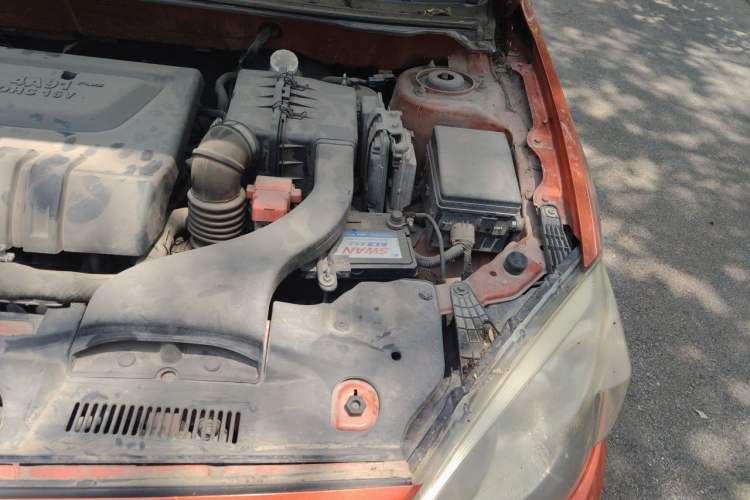 Used Soueast V6 Lingshi 2013 1.5L CVT Luxury Edition Engine Bay Left