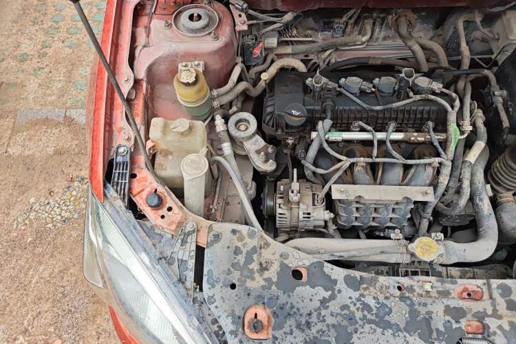 Used Soueast V6 Lingshi 2013 1.5L Manual Comfort Edition Engine Bay Right