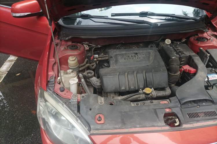 Used Soueast V6 Lingshi 2013 1.5L Manual Comfort Edition Engine Bay Right