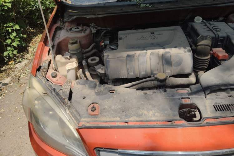 Used Soueast V6 Lingshi 2013 1.5L CVT Luxury Edition Engine Bay Right