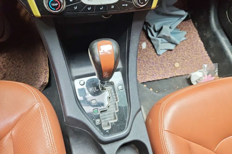 Used Soueast V6 Lingshi 2013 1.5L CVT Elite Edition Gear Lever