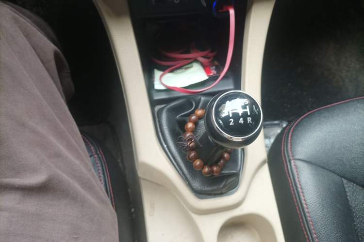 Used Soueast V6 Lingshi 2013 1.5L Manual Comfort Edition Gear Lever