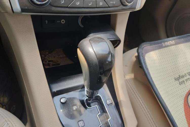 Used Soueast V6 Lingshi 2013 1.5L CVT Luxury Edition Gear Lever