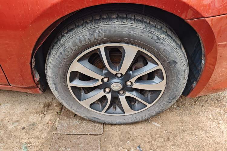 Used Soueast V6 Lingshi 2013 1.5L Manual Comfort Edition Right Front Wheel Hub