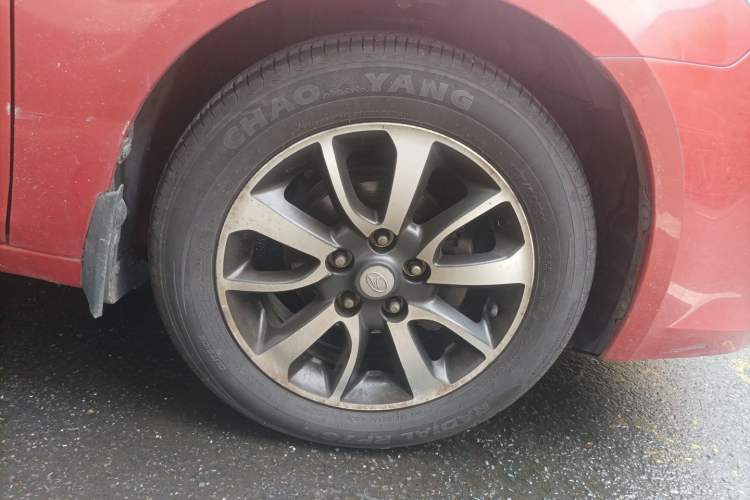 Used Soueast V6 Lingshi 2013 1.5L Manual Comfort Edition Right Front Wheel Hub