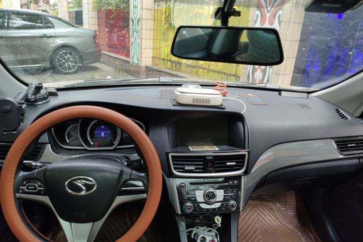 Used Soueast V6 Lingshi 2013 1.5L Manual Comfort Edition Center Console