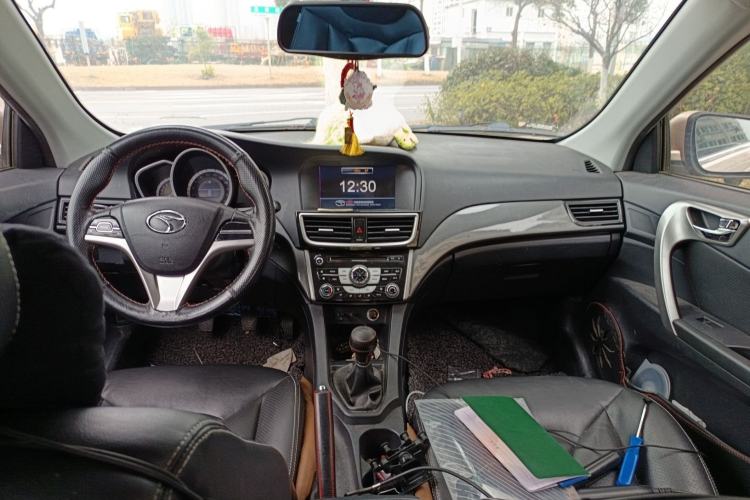 Used Soueast V6 Lingshi 2013 1.5L Manual Flagship Edition Center Console