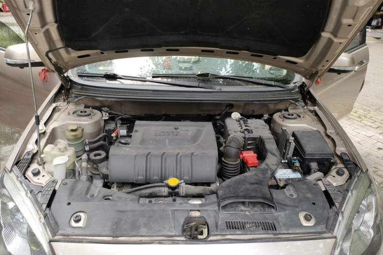 Used Soueast V6 Lingshi 2013 1.5L Manual Comfort Edition Engine Bay