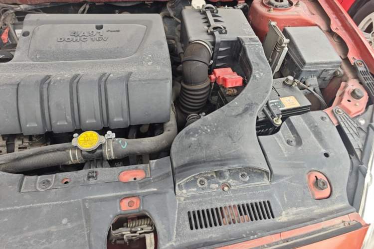 Used Soueast V6 Lingshi 2013 1.5L Manual Luxury Edition Engine Bay Left