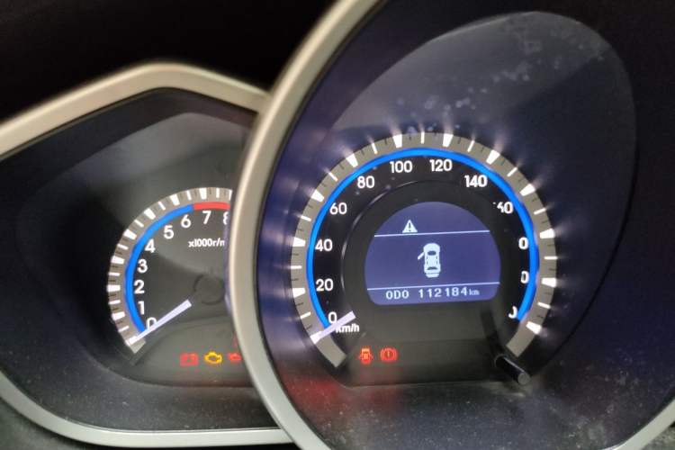 Used Soueast V6 Lingshi 2013 1.5L Manual Comfort Edition Odometer Close Up