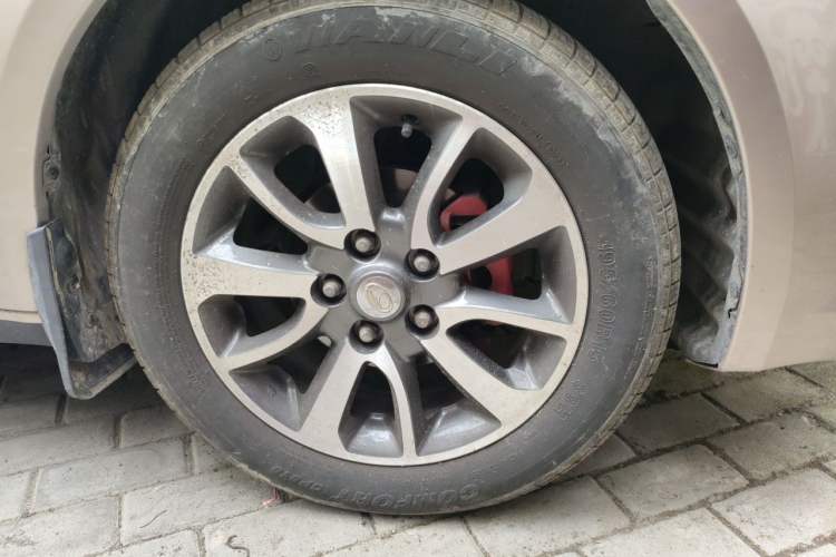 Used Soueast V6 Lingshi 2013 1.5L Manual Comfort Edition Right Front Wheel Hub