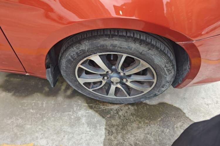 Used Soueast V6 Lingshi 2013 1.5L Manual Luxury Edition Right Front Wheel Hub