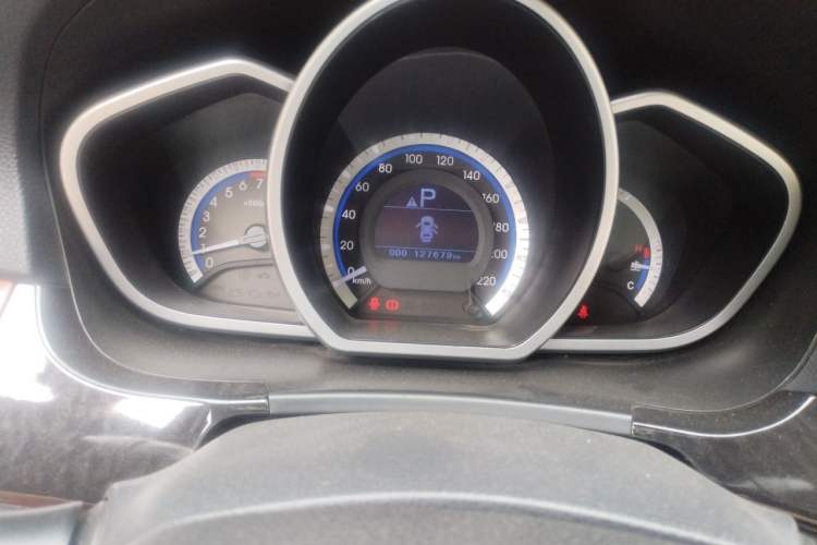 Used Soueast V6 Lingshi 2013 1.5L CVT Luxury Edition for Women Odometer Close Up
