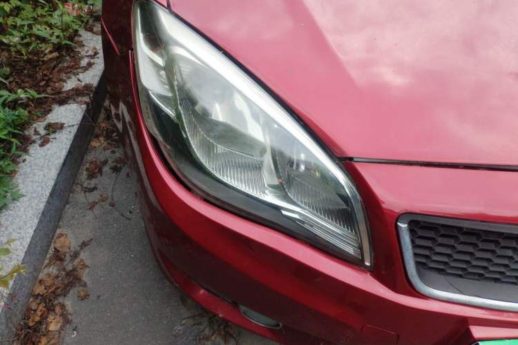 Used Soueast V6 Lingshi 2013 1.5L CVT Luxury Edition for Women Right Front Headlight