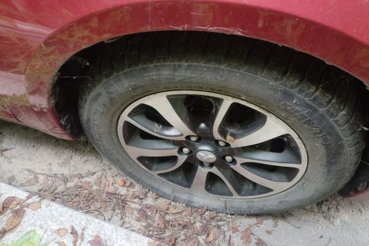 Used Soueast V6 Lingshi 2013 1.5L CVT Luxury Edition for Women Right Front Wheel Hub