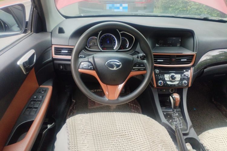 Used Soueast V6 Lingshi 2013 1.5L CVT Luxury Edition for Women Steering Wheel