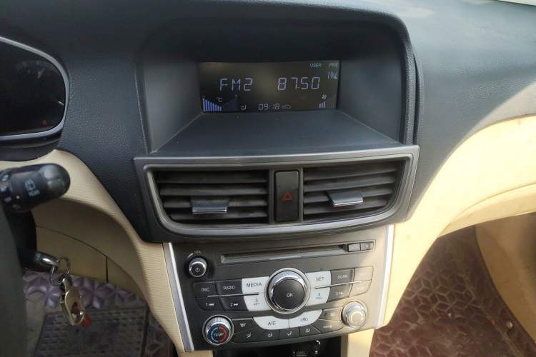 Used Soueast V6 Lingshi 2013 1.5L Manual Comfort Edition Audio And AC Panel
