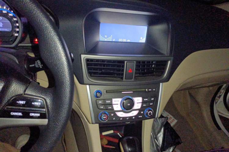 Used Soueast V6 Lingshi 2013 1.5L CVT Luxury Edition Audio And AC Panel