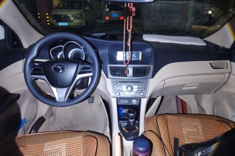 Used Soueast V6 Lingshi 2013 1.5L Manual Comfort Edition Center Console