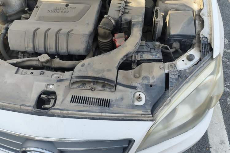 Used Soueast V6 Lingshi 2013 1.5L Manual Comfort Edition Engine Bay Left