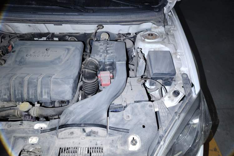 Used Soueast V6 Lingshi 2013 1.5L Manual Comfort Edition Engine Bay Left