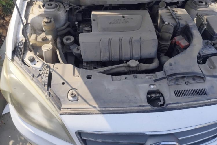 Used Soueast V6 Lingshi 2013 1.5L Manual Comfort Edition Engine Bay Right