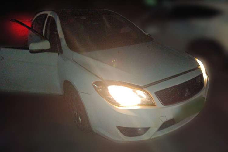 Used Soueast V6 Lingshi 2013 1.5L CVT Luxury Edition Front Right 45 Deg