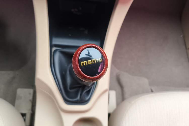 Used Soueast V6 Lingshi 2013 1.5L Manual Comfort Edition Gear Lever