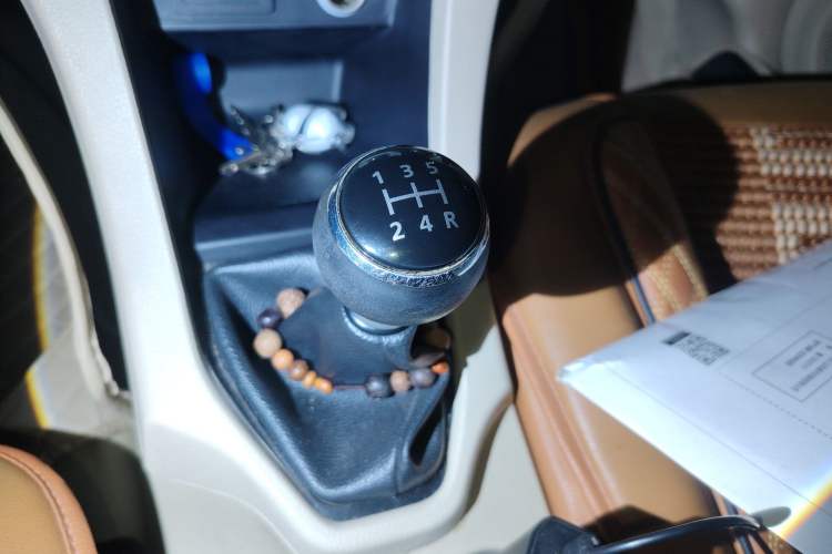 Used Soueast V6 Lingshi 2013 1.5L Manual Comfort Edition Gear Lever