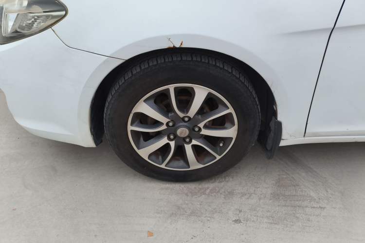 Used Soueast V6 Lingshi 2013 1.5L Manual Comfort Edition Left Front Wheel Hub